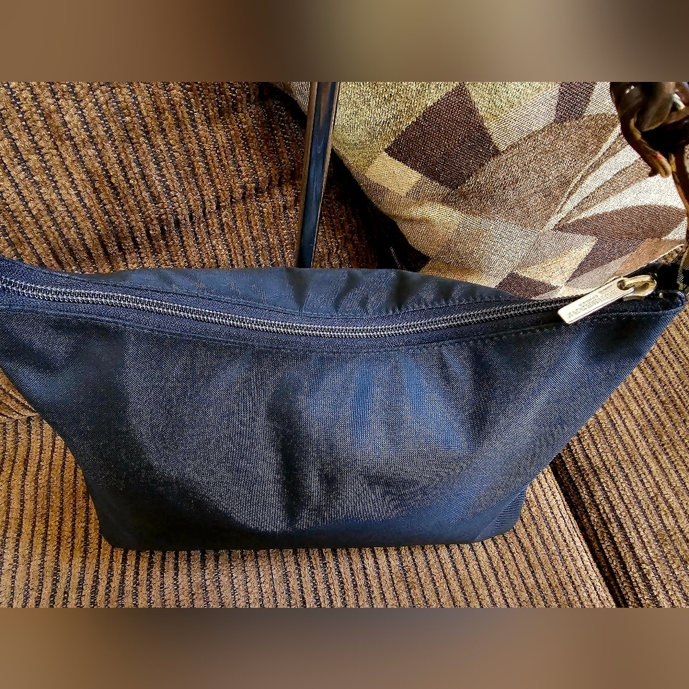 Authentic Burberry Tote bag - Picture 3 of 16